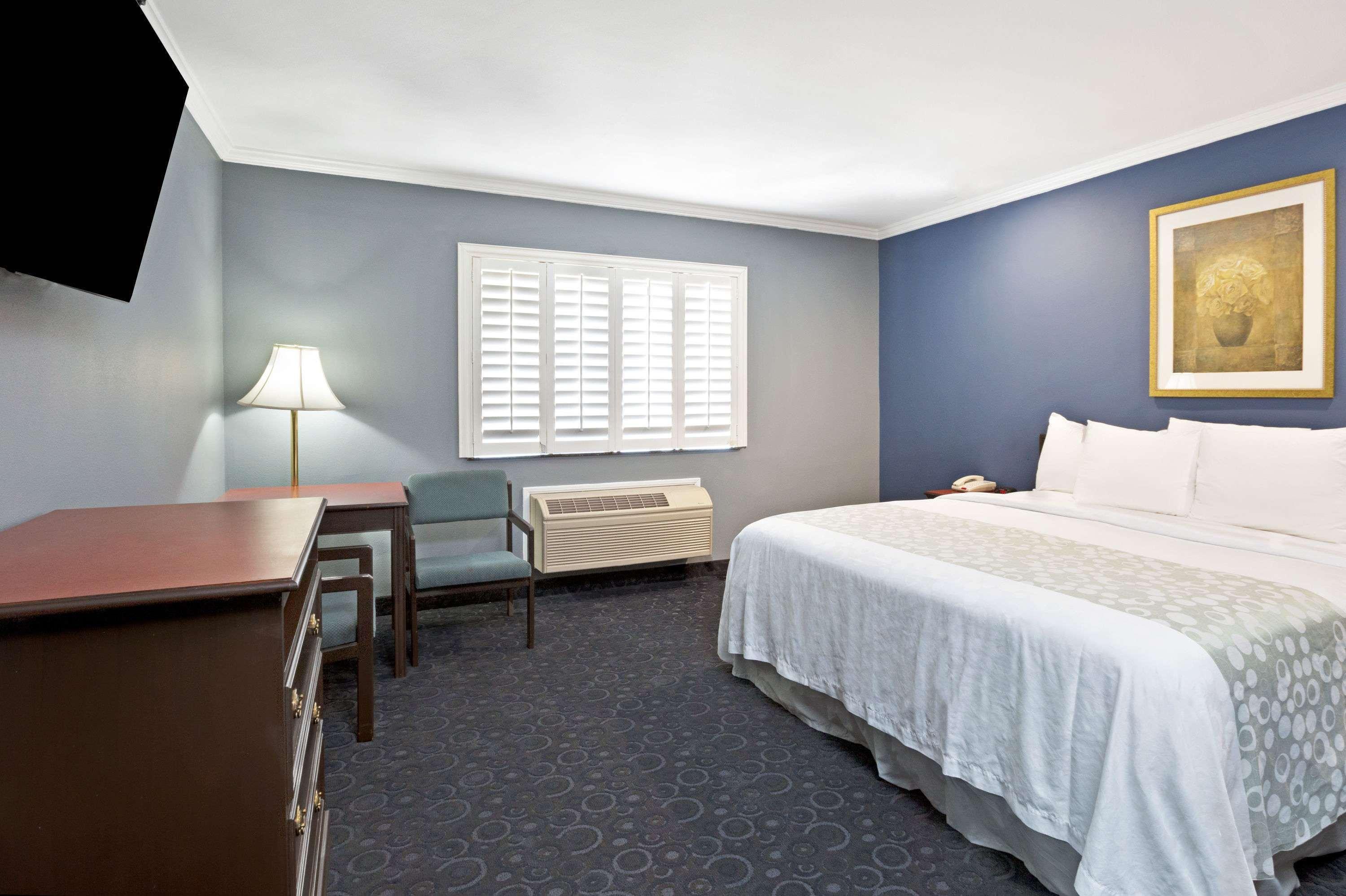 Days Inn By Wyndham West Covina Exterior photo