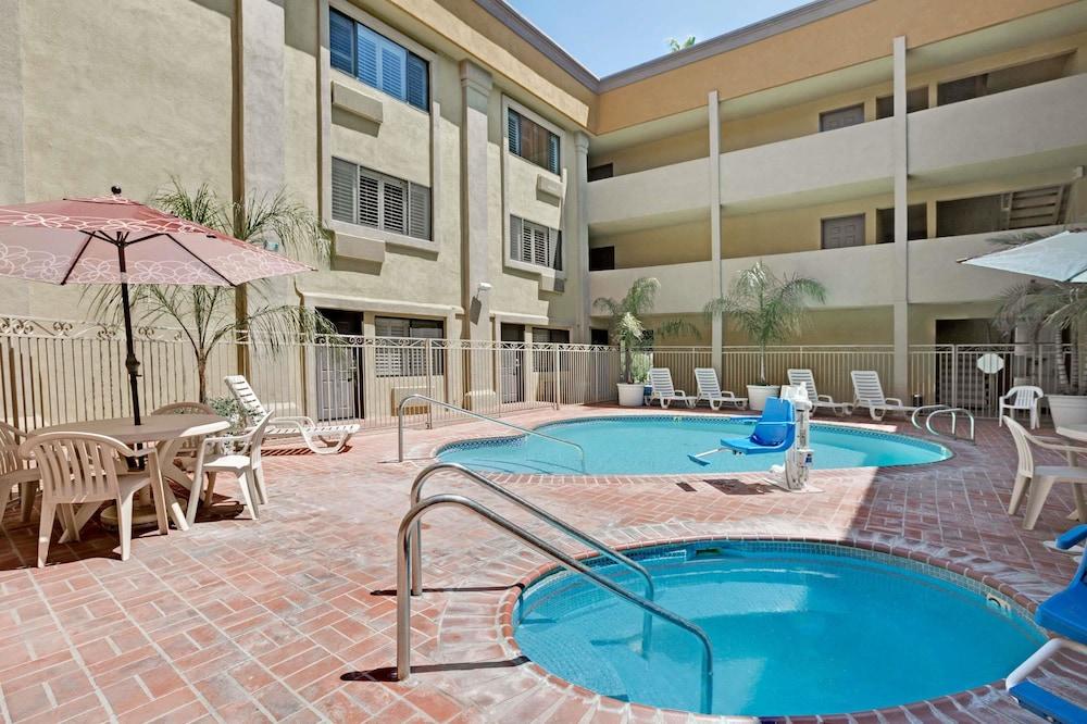 Days Inn By Wyndham West Covina Exterior photo