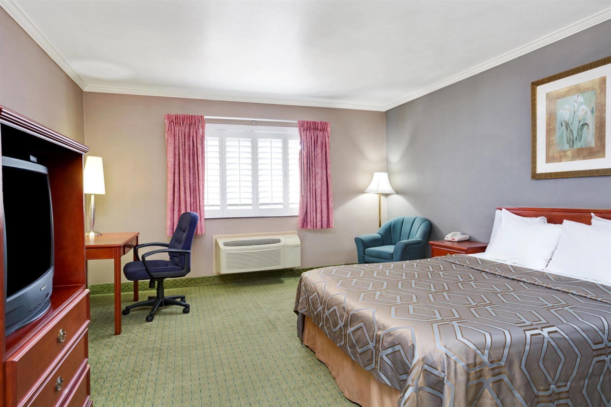 Days Inn By Wyndham West Covina Exterior photo